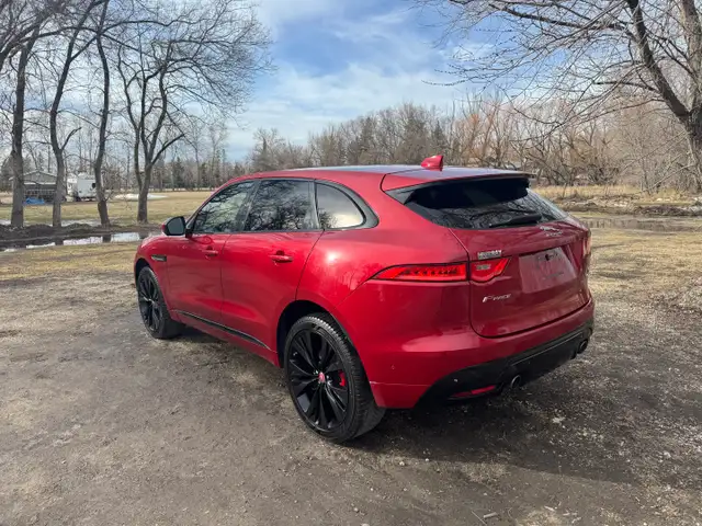 2017 Jaguar F-Pace - Photo 4