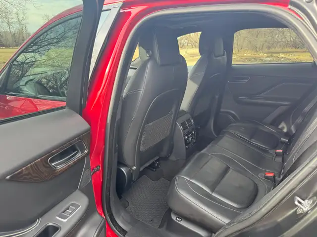 2017 Jaguar F-Pace - Photo 12