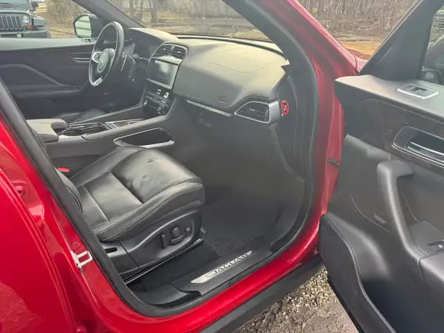 2017 Jaguar F-Pace - Photo 15