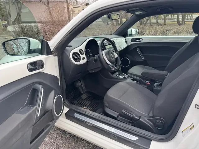 2013 Volkswagen Beetle - Photo 9