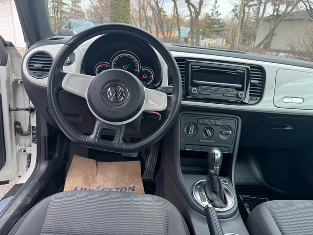 2013 Volkswagen Beetle - Photo 12