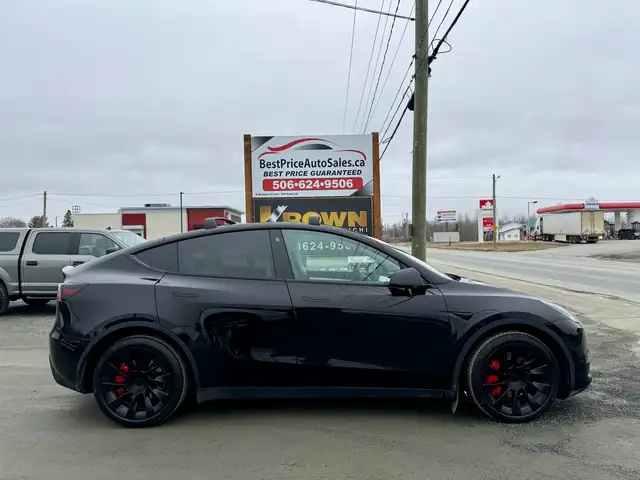 2022 Tesla Model Y LONG RANGE! AWD! CLEAN CARFAX! - Photo 2