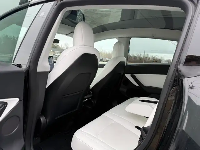 2022 Tesla Model Y LONG RANGE! AWD! CLEAN CARFAX! - Photo 15