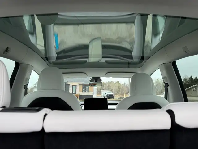 2022 Tesla Model Y LONG RANGE! AWD! CLEAN CARFAX! - Photo 17