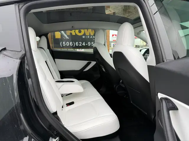 2022 Tesla Model Y LONG RANGE! AWD! CLEAN CARFAX! - Photo 18