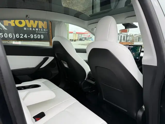 2022 Tesla Model Y LONG RANGE! AWD! CLEAN CARFAX! - Photo 19