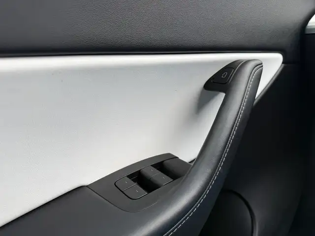 2022 Tesla Model Y LONG RANGE! AWD! CLEAN CARFAX! - Photo 25