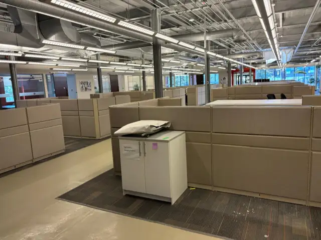 Used Cubicles For Sale-Ufficio Furniture-Call Us Now! - Photo 2
