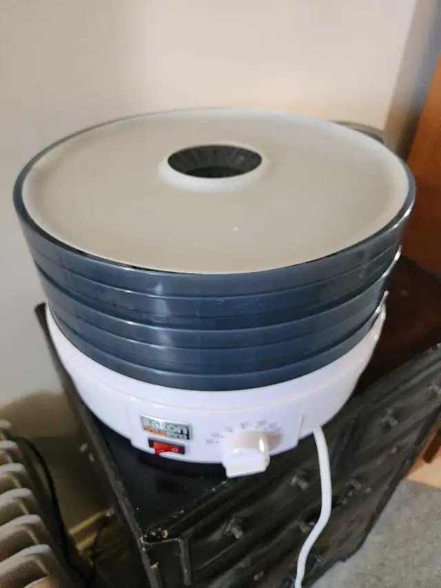 FOOD DEHYDRATOR TEMPERATURE CONTROLLED LIKE NEW - Photo 5