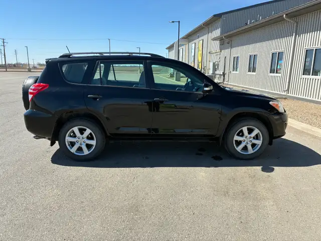 2011 rav4 low kms - Photo 2