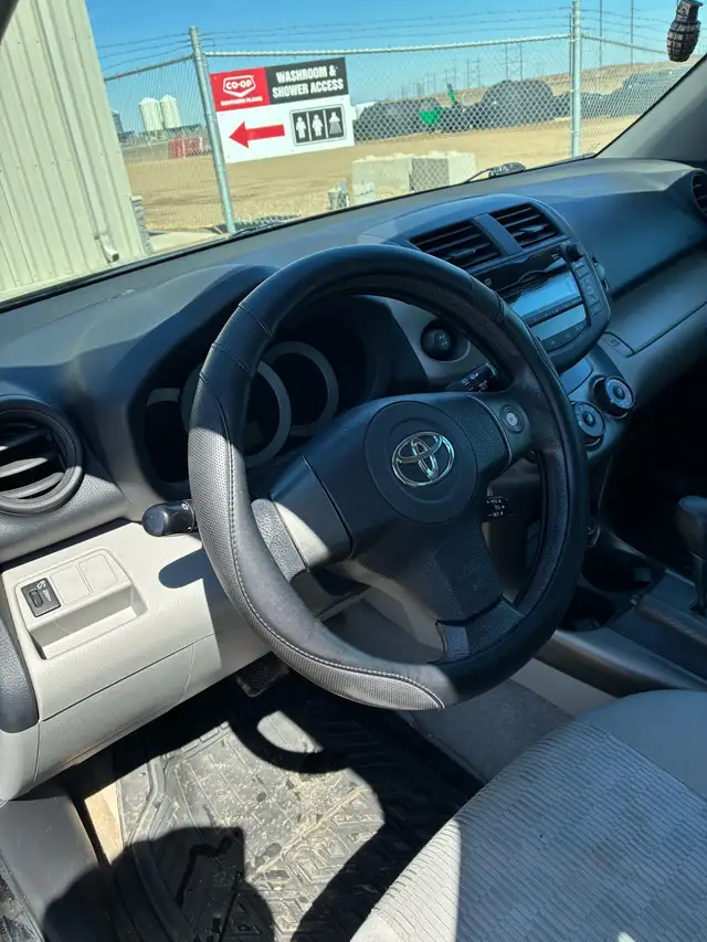 2011 rav4 low kms - Photo 6