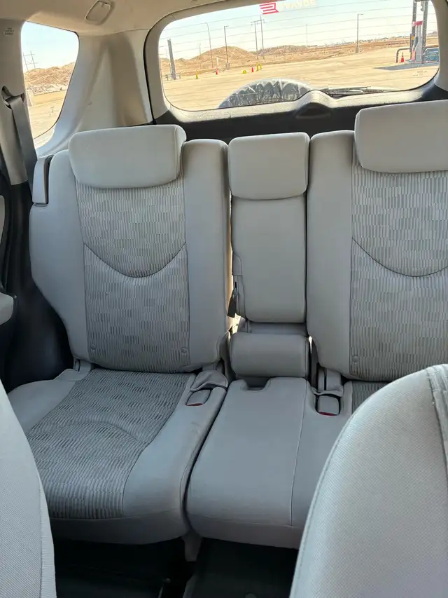 2011 rav4 low kms - Photo 7