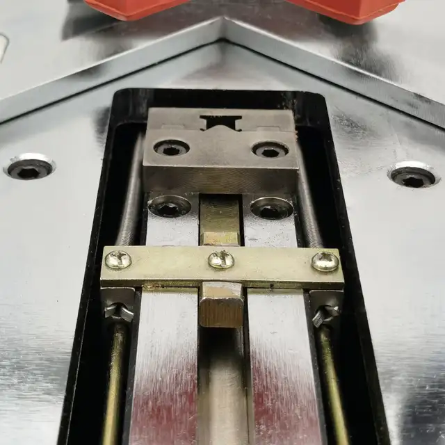 Desktop Pneumatic Picture Frame Nail Angle Machine 056917 - Photo 9