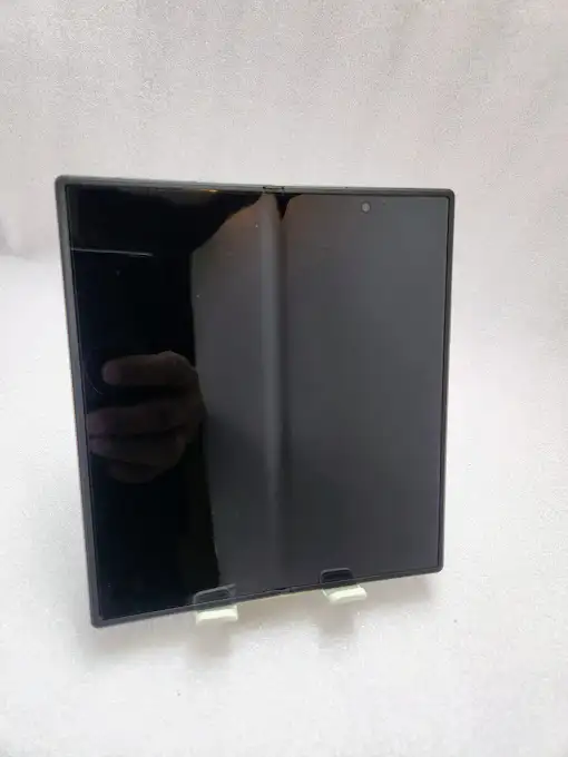 Samsung Galaxy ZFOLD7 256gb 3 Months Warranty W/Charger - Photo 3