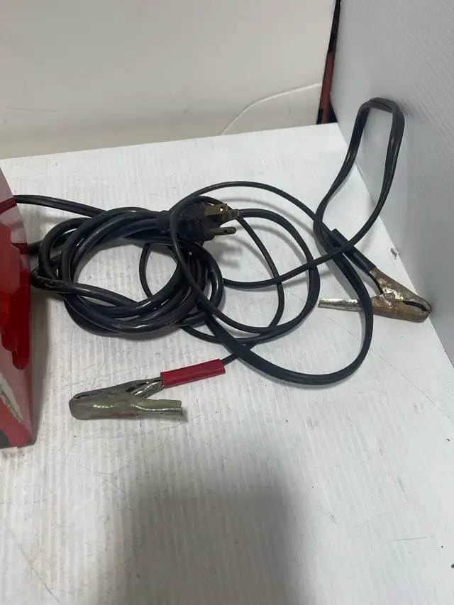 MotoMaster Battery Charger - Photo 3