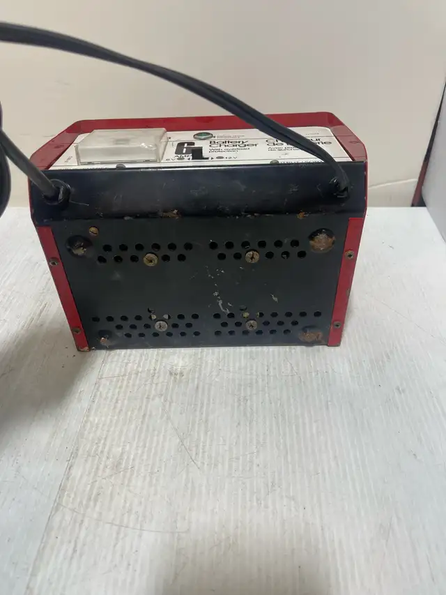 MotoMaster Battery Charger - Photo 4