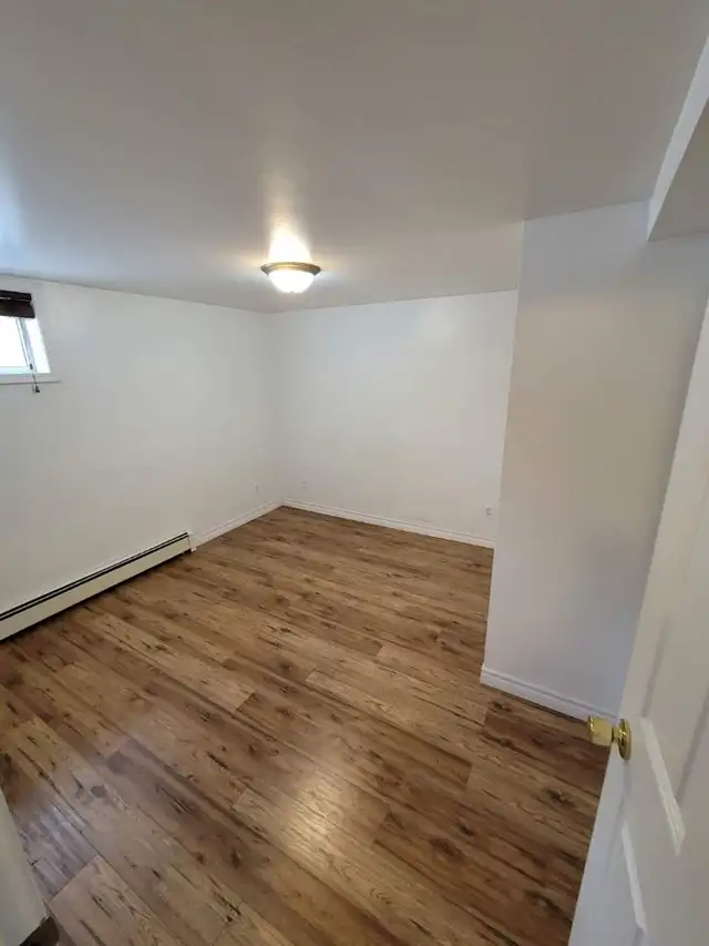 New Sudbury 2 bedroom basement apartment - Photo 3