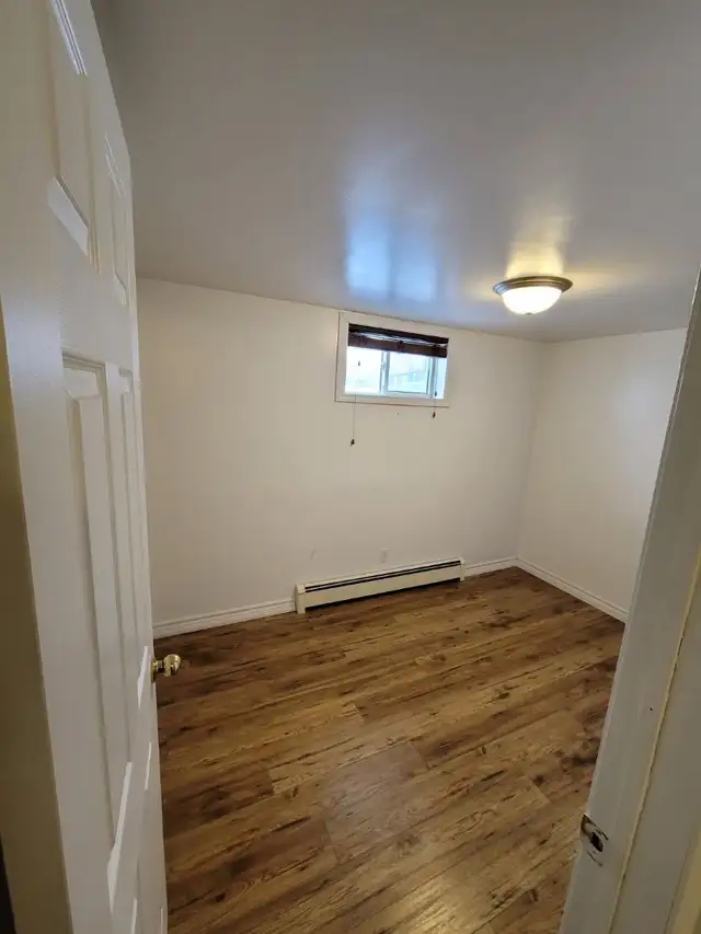 New Sudbury 2 bedroom basement apartment - Photo 4
