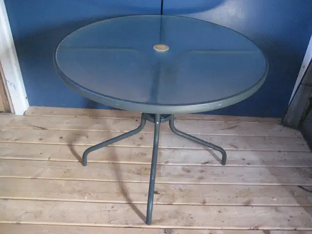 36 Inch round patio table