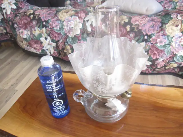 CAST IRON BRACKET OIL LAMP COMPLETE W/NEW WICK CHIMNEY & SHADE - Photo 3