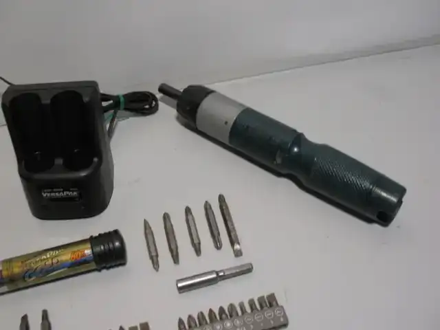 Black and Decker 60 Piece Cordless Rechargeable Screwdriver Set - Photo 3