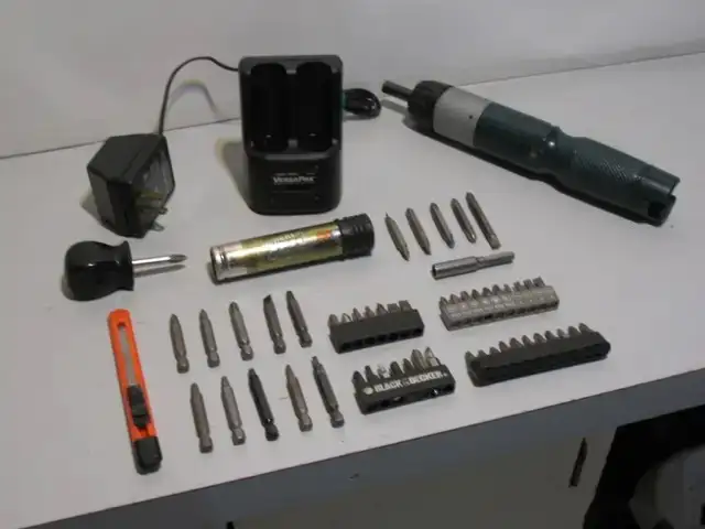 Black and Decker 60 Piece Cordless Rechargeable Screwdriver Set - Photo 7