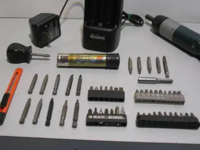 Black and Decker 60 Piece Cordless Rechargeable Screwdriver Set - Photo 9