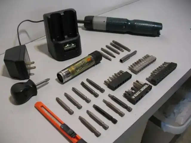 Black and Decker 60 Piece Cordless Rechargeable Screwdriver Set - Photo 10