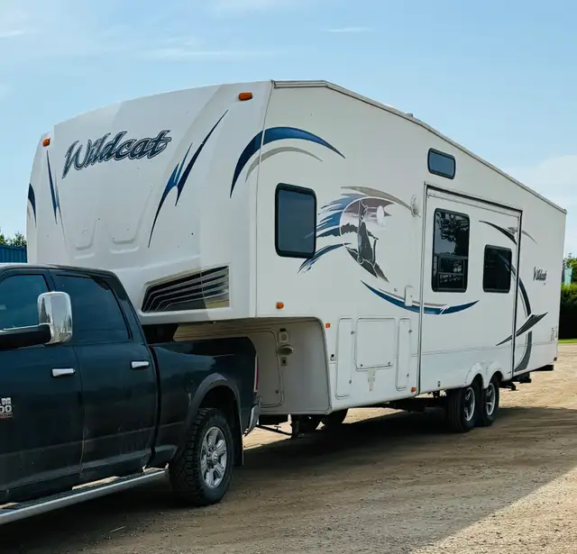 2010 Forest River Wildcat Fifth Wheel - Photo 2
