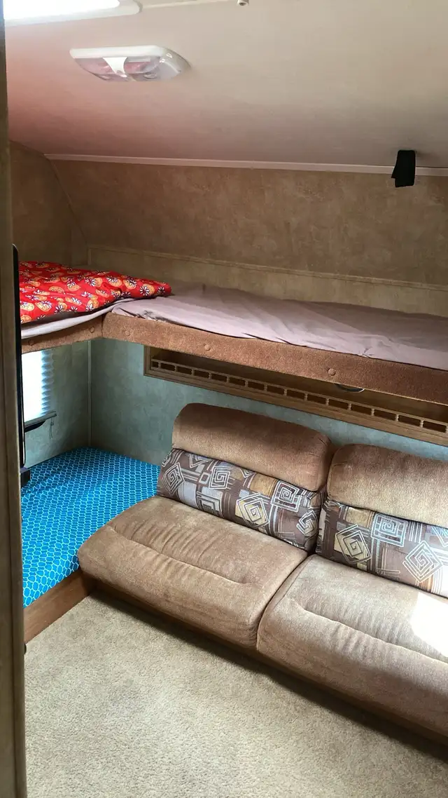 2010 Forest River Wildcat Fifth Wheel - Photo 5