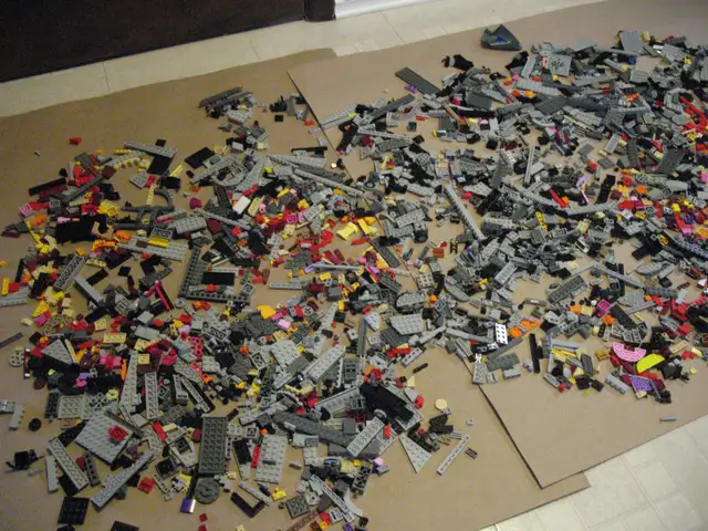 Over 2600 Random LEGO Pieces