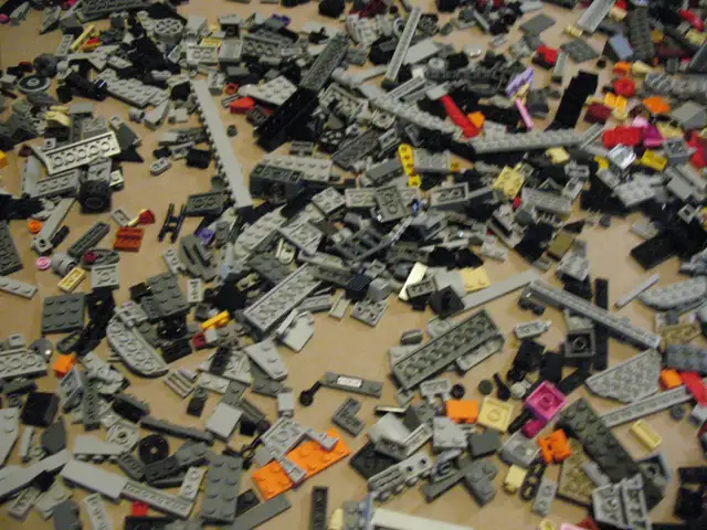 Over 2600 Random LEGO Pieces - Photo 4