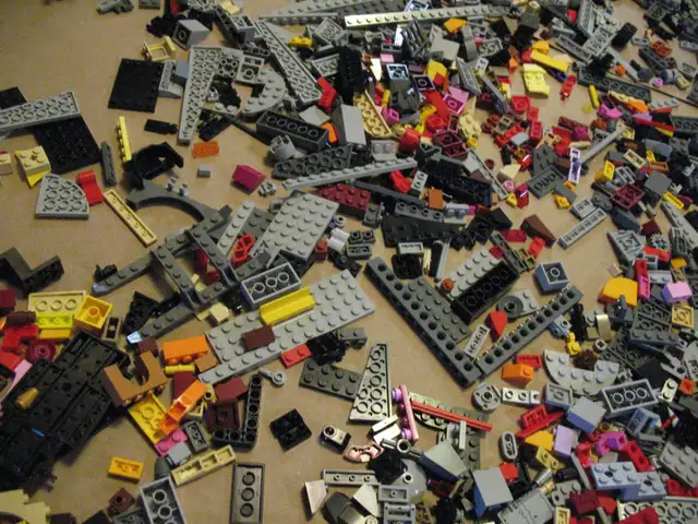 Over 2600 Random LEGO Pieces - Photo 6