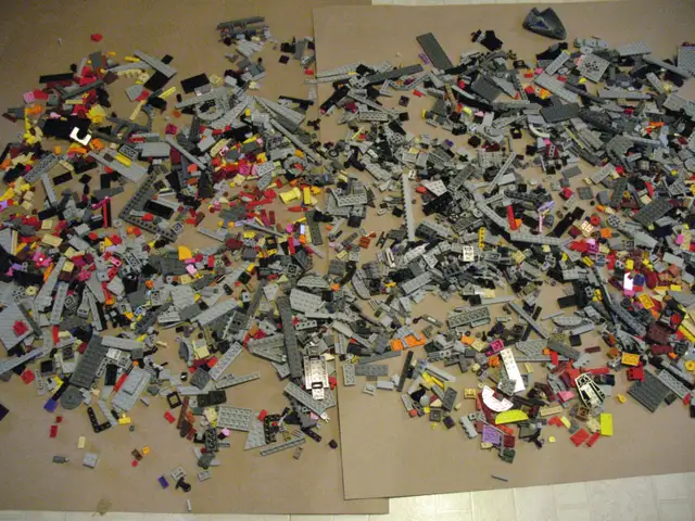 Over 2600 Random LEGO Pieces - Photo 8