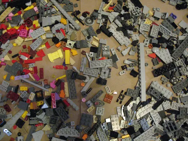 Over 2600 Random LEGO Pieces - Photo 9