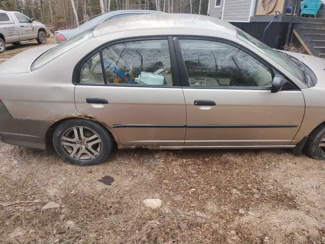 2004 Honda civic 4 dr sedan - Photo 2