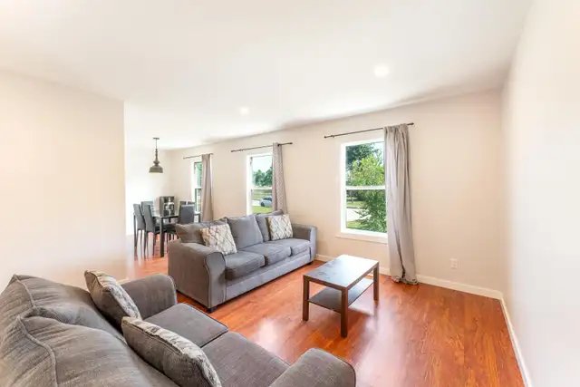 Extensively Updated 4bdrm Bungalow in Heritage Park! - Photo 2