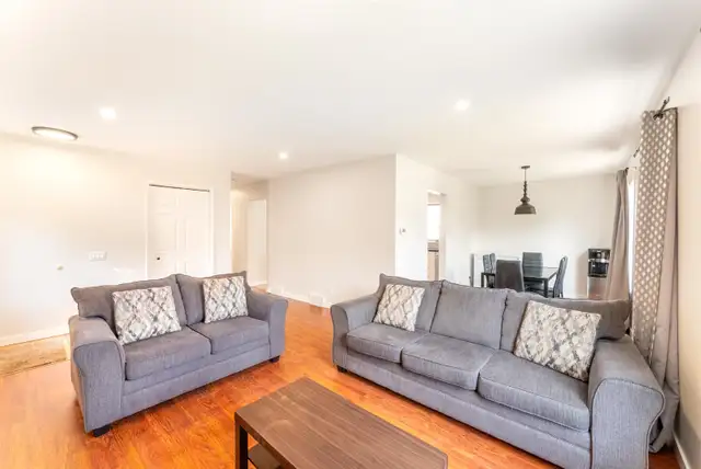 Extensively Updated 4bdrm Bungalow in Heritage Park! - Photo 3