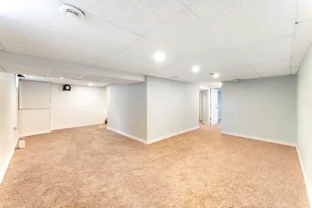 Extensively Updated 4bdrm Bungalow in Heritage Park! - Photo 8