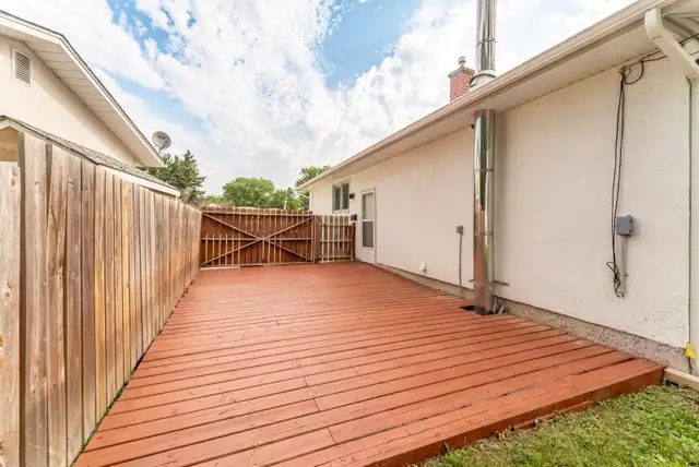 Extensively Updated 4bdrm Bungalow in Heritage Park! - Photo 9