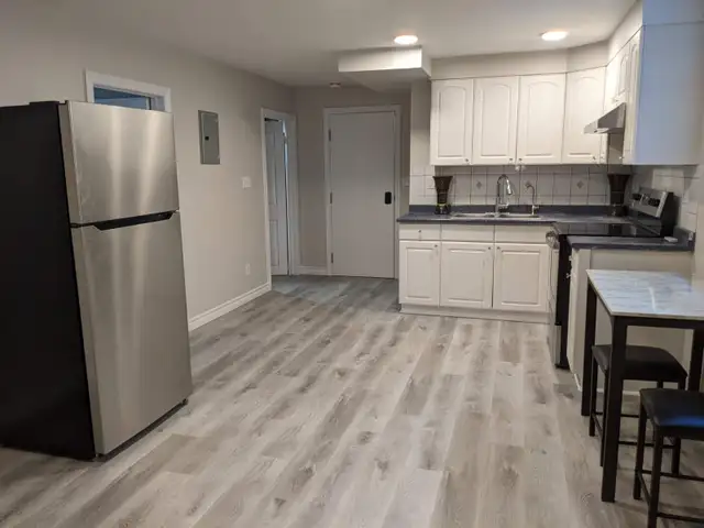 Bright, spacious  2 bedroom apartment, South end