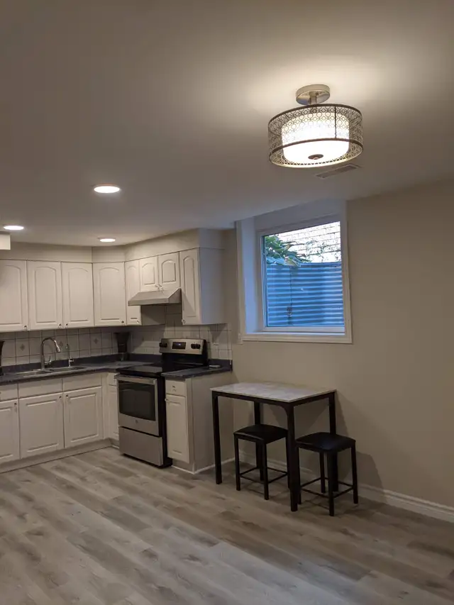 Bright, spacious  2 bedroom apartment, South end - Photo 8