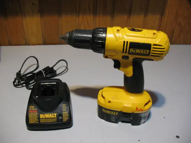 DeWalt 18 Volt Drill Package with Case - Photo 3