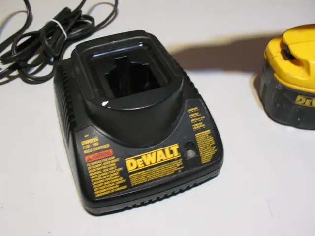 DeWalt 18 Volt Drill Package with Case - Photo 5