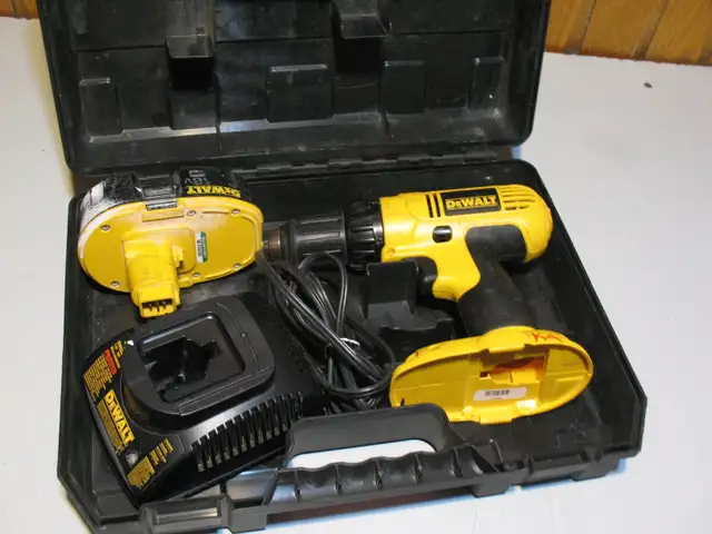 DeWalt 18 Volt Drill Package with Case - Photo 7