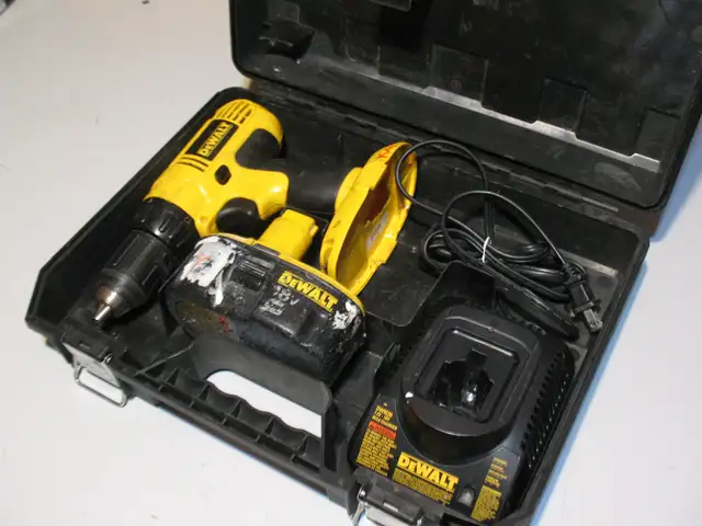 DeWalt 18 Volt Drill Package with Case - Photo 9