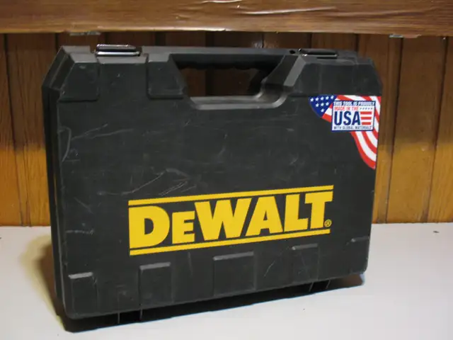 DeWalt 18 Volt Drill Package with Case - Photo 10