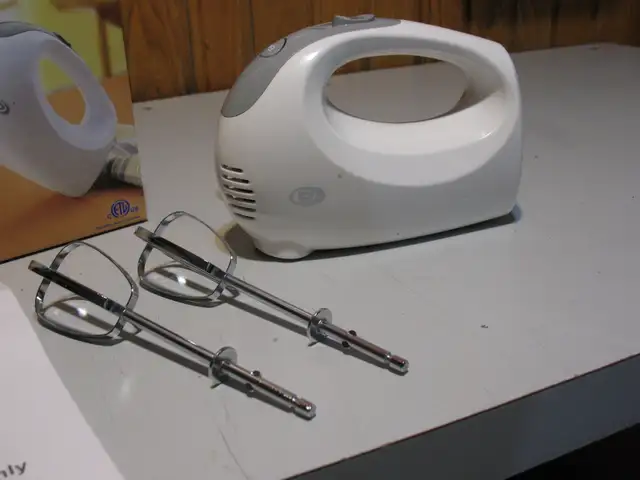 Durabrand Hand Mixer, BRAND NEW - Photo 5