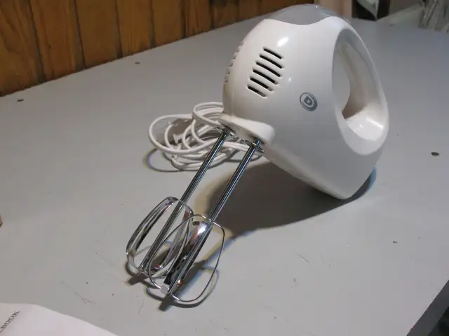 Durabrand Hand Mixer, BRAND NEW - Photo 8