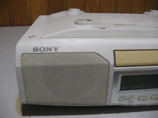 Corded Undercabinet Kitchen Alarm Clock, AM/FM Radio, CD Player - Photo 4